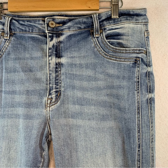 KanCan for Maurices Crop Jeans Sz 32 Light Wash - Picture 5 of 14